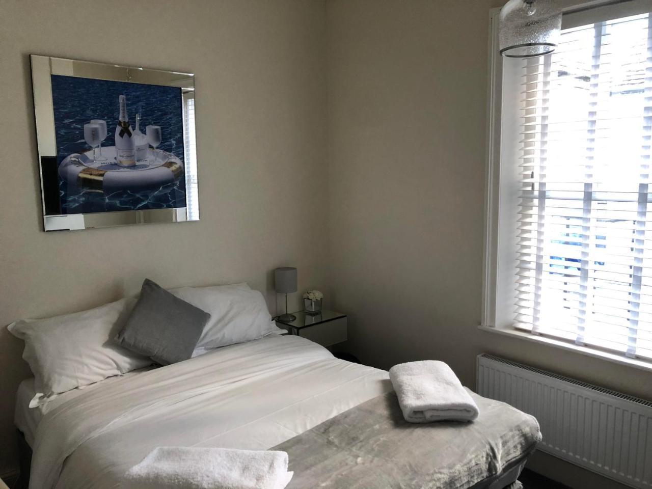 Saffron Suite And Kitchen Saffron Walden Eksteriør bilde